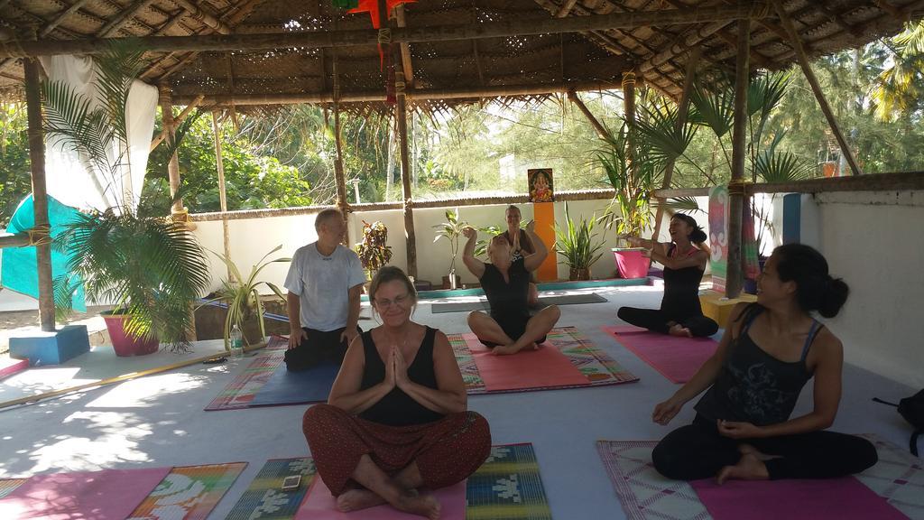 Mk Gardens Surf & Yoga House Hotell Varkala Exteriör bild