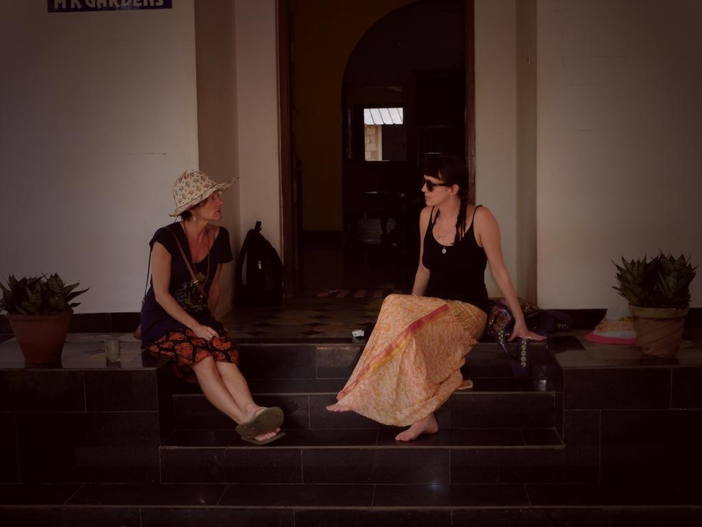 Mk Gardens Surf & Yoga House Hotell Varkala Rum bild