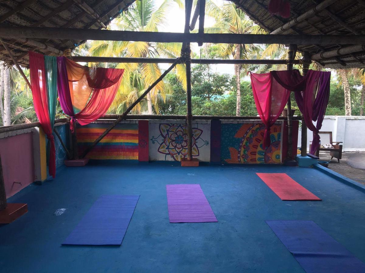 Mk Gardens Surf & Yoga House Hotell Varkala Exteriör bild